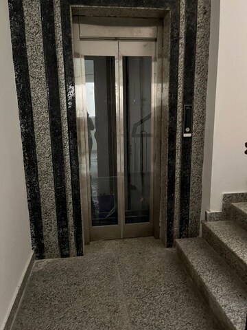 Building Lobby in 3 BHK Builder Floor at Ansal Sushant Lok I, Sector 43 – for Rent