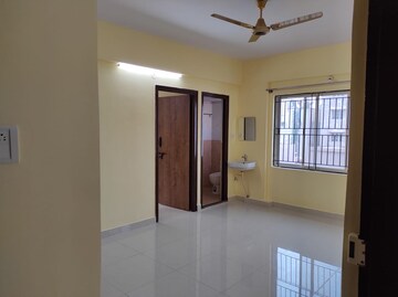 Room in 2 BHK Apartment at Mahadevpura – for Rent
