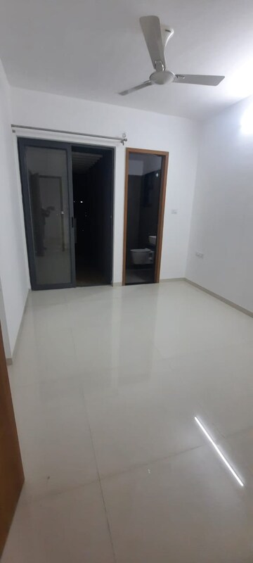 Room in 2 BHK Apartment at Majestique Signature Towers, Balewadi – for Rent