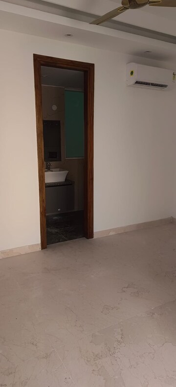 Room in 3 BHK Builder Floor at Ansal Sushant Lok I, Sector 43 – for Rent