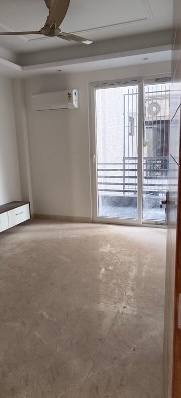 Room in 3 BHK Builder Floor at Ansal Sushant Lok I, Sector 43 – for Rent