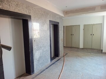 Lift in 2.5 BHK Apartment at Earthcon Casa Grande II, Chi V Greater Noida – for Sale