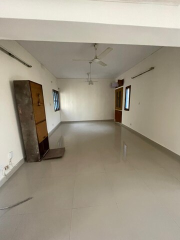 Room in 2 BHK Apartment at Vasant Kunj – for Rent
