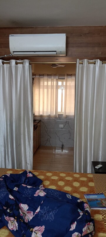 Room in Studio Apartment at Moti Nagar – for Rent
