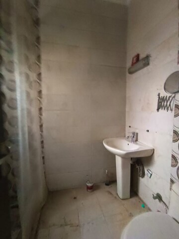 Master Bedroom in 4 BHK Builder Floor at Sector 43 – for Rent