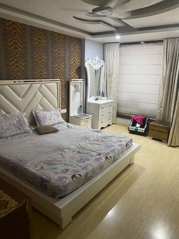 Bedroom in 4 BHK Builder Floor at Unitech South City 1, South City 1 – for Sale