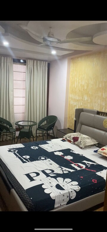 Master Bedroom in 4 BHK Builder Floor at Unitech South City 1, South City 1 – for Sale