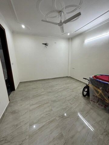 Room in 2 BHK Apartment at Palm Residency Chhatarpur, Chattarpur – for Rent