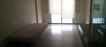 Room in 4 BHK Apartment at Cosmos Majestic, Prabhadevi – for Rent