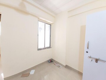 Room in 1 BHK Apartment at Shrinivas Tower, Lower Parel – for Rent