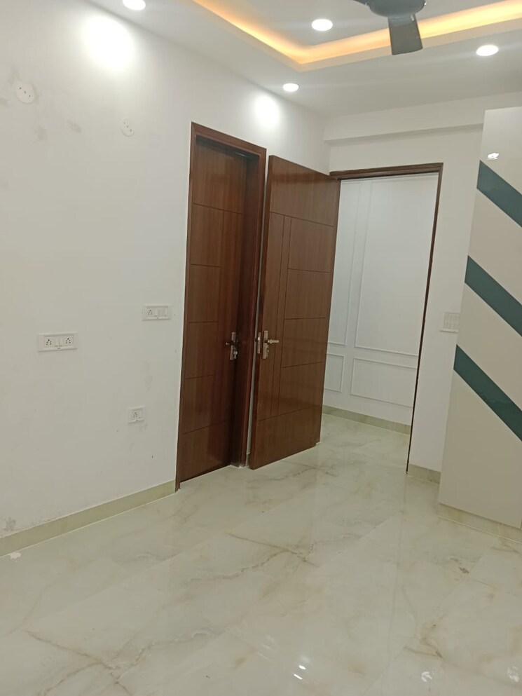 Room, sector 22 dwarka 4 Bedroom 2200 Sq.Ft. Apartment In Sector 22 Dwarka Delhi 8054594