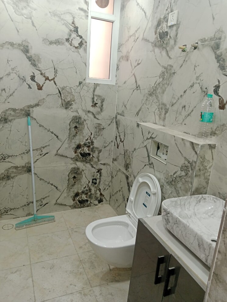 Bathroom, sector 22 dwarka 4 Bedroom 2200 Sq.Ft. Apartment In Sector 22 Dwarka Delhi 8054594