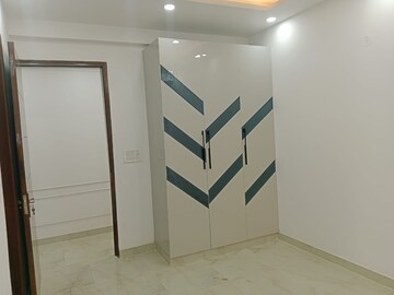 Room in 4 BHK Apartment at Dwarka Sector 22 – for Sale