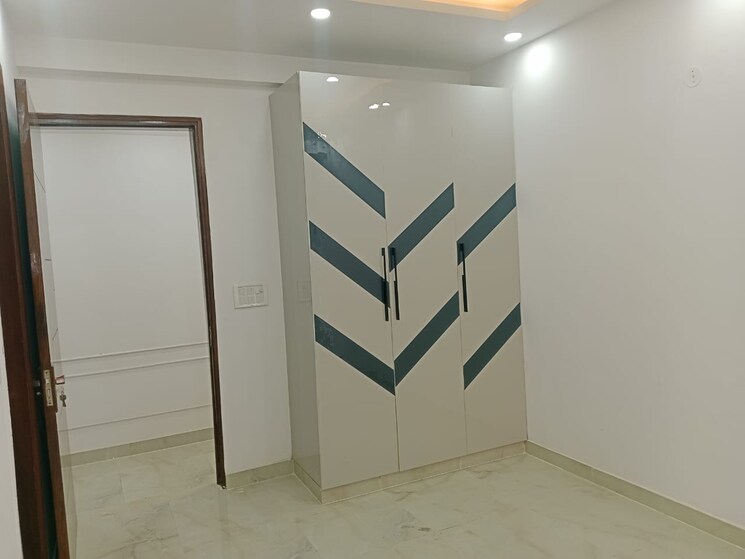 Room, sector 22 dwarka 4 Bedroom 2200 Sq.Ft. Apartment In Sector 22 Dwarka Delhi 8054594