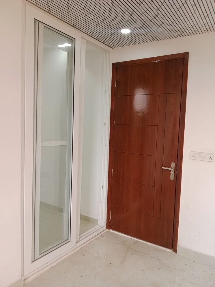 Room, sector 22 dwarka 4 Bedroom 2200 Sq.Ft. Apartment In Sector 22 Dwarka Delhi 8054594