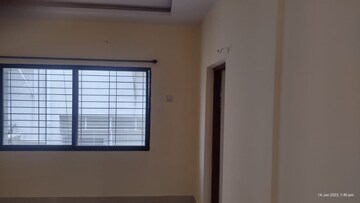Room in 3 BHK Apartment at Manish Nagar – for Sale