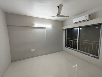 Room in 2 BHK Apartment at Mahavir Kanti Dreams, Nalasopara East – for Rent