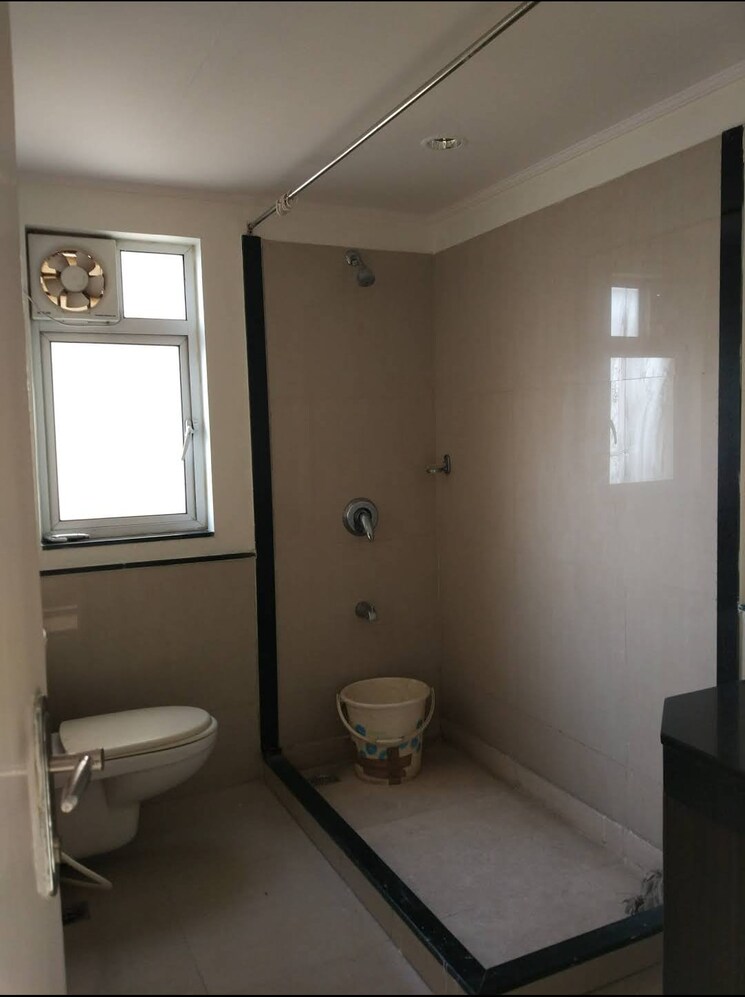 Bathroom, dlf-the-summit 4 Bedroom 3400 Sq.Ft. Apartment In Dlf Phase V Gurgaon 8054584