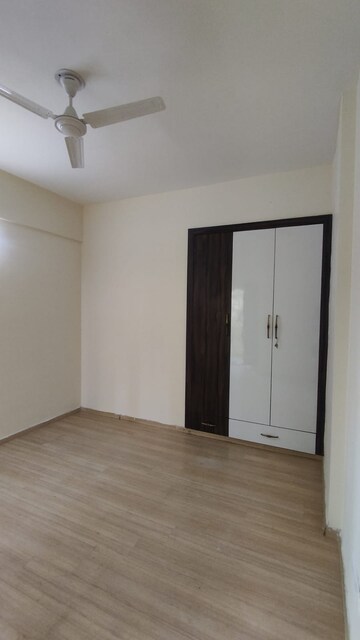 Room in 3 BHK Apartment at Moti Nagar – for Rent