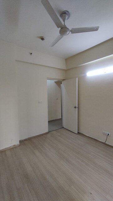 Room in 3 BHK Apartment at Moti Nagar – for Rent