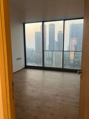 Room in 4 BHK Apartment at Rustomjee Crown, Prabhadevi – for Rent