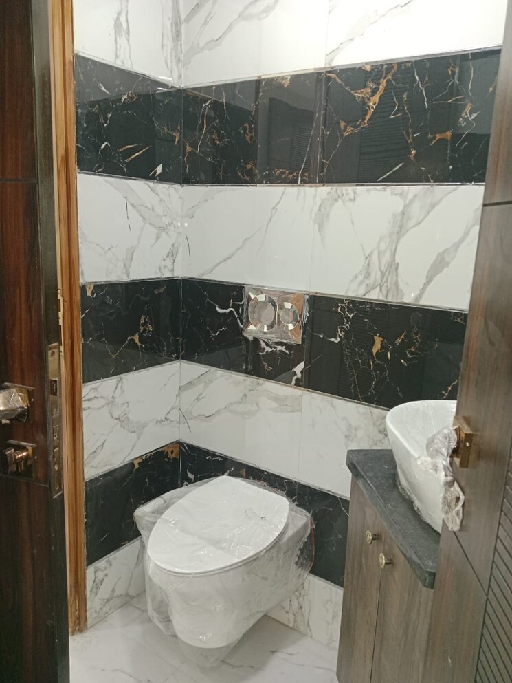 Attached Bathroom, sector 17 dwarka 2 Bedroom 800 Sq.Ft. Builder Floor In Sector 17 Dwarka Delhi 8054660