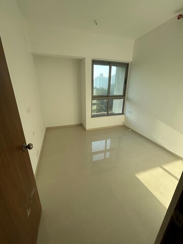 Room in 2 BHK Apartment at Kalpataru Immensa, Kolshet Road – for Sale