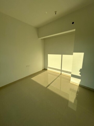Room in 2 BHK Apartment at Kalpataru Immensa, Kolshet Road – for Sale
