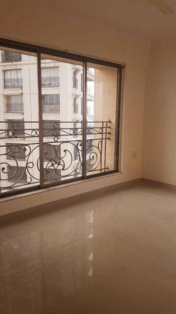 Room in 3 BHK Apartment at Raheja Acropolis, Deonar – for Rent