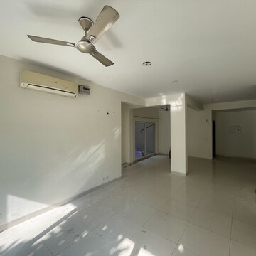 Bathroom in 3 BHK Builder Floor at BPTP Amstoria, Sector 102 – for Rent