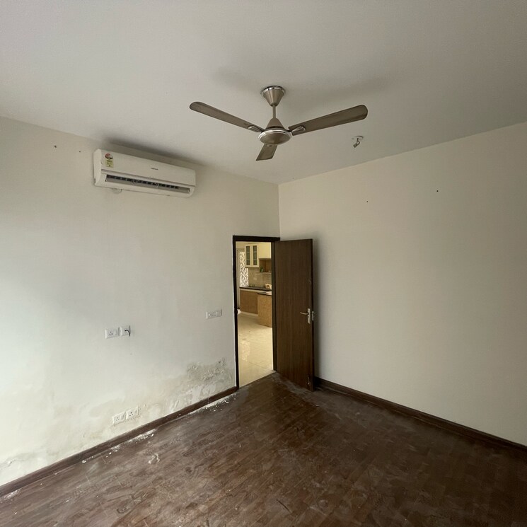 Room, bptp-amstoria 3 Bedroom 2229 Sq.Ft. Builder Floor In Sector 102 Gurgaon 8054793