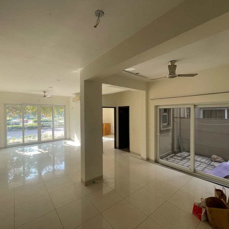 Room, bptp-amstoria 3 Bedroom 2229 Sq.Ft. Builder Floor In Sector 102 Gurgaon 8054793