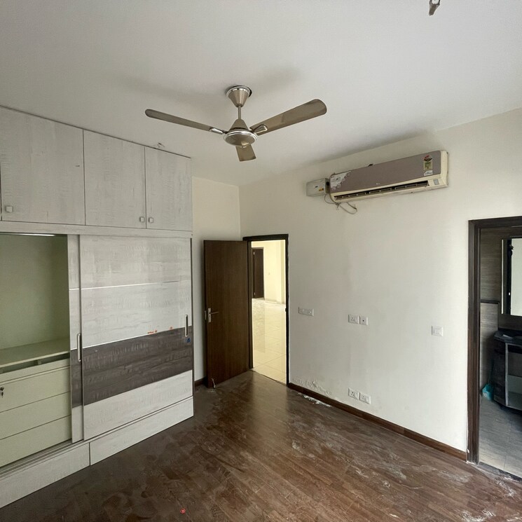 Room, bptp-amstoria 3 Bedroom 2229 Sq.Ft. Builder Floor In Sector 102 Gurgaon 8054793