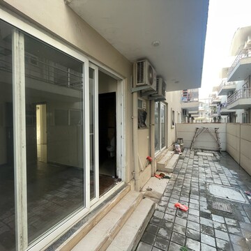 Balcony in 3 BHK Builder Floor at BPTP Amstoria, Sector 102 – for Rent