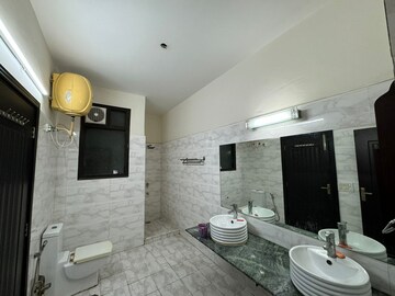 Master Bedroom in 4 BHK Builder Floor at DLF City Phase III, Sector 24 – for Rent
