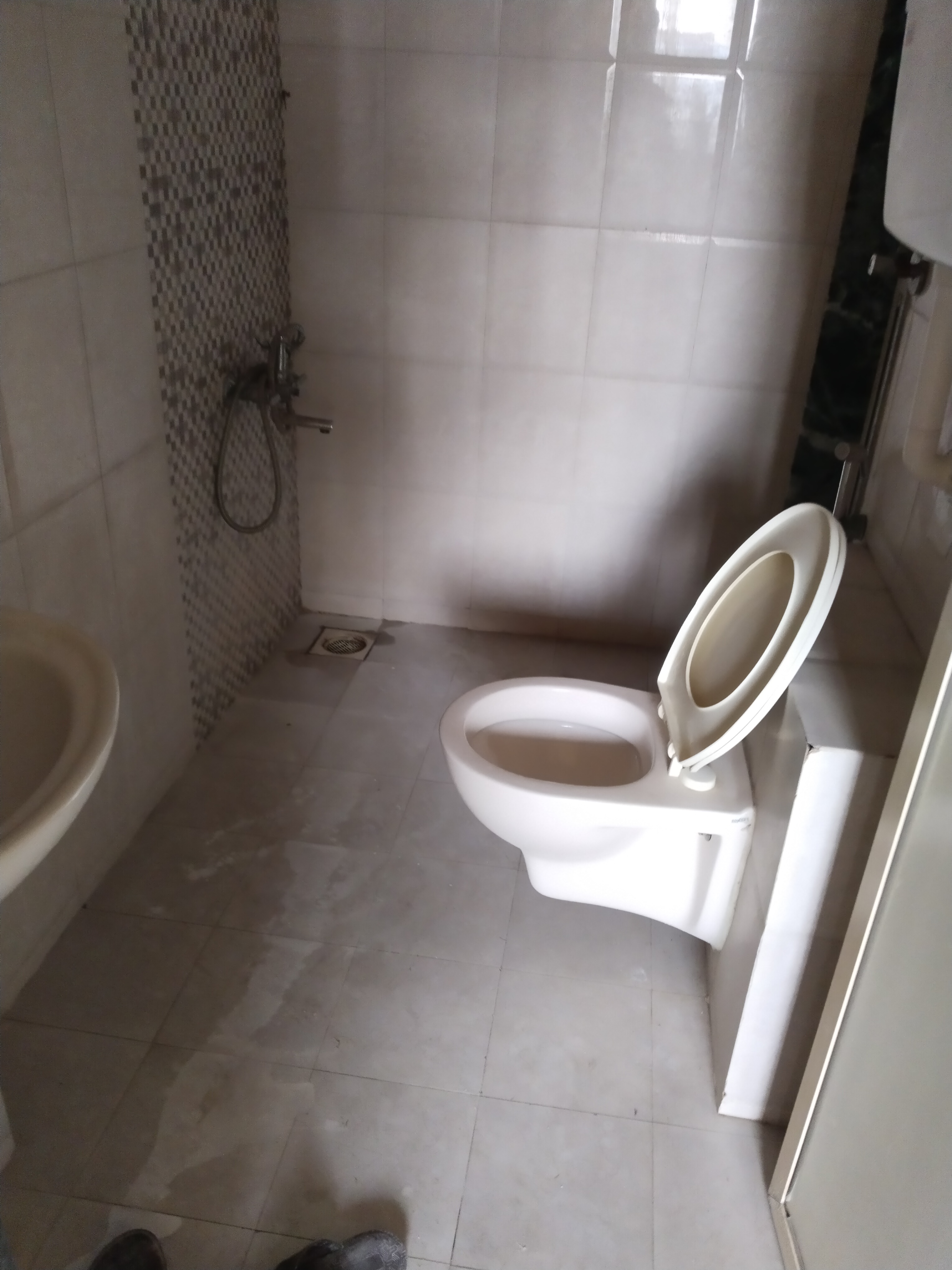 1 BHK + Pooja Room 425 Sq.Ft. Builder Floor in Laxmi Avenue D Global City Ph-1