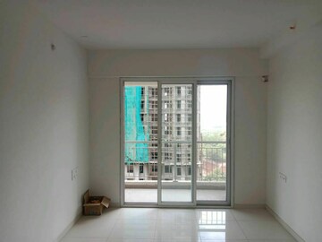Room in 2 BHK Apartment at Runwal Eirene, Balkum Pada – for Sale