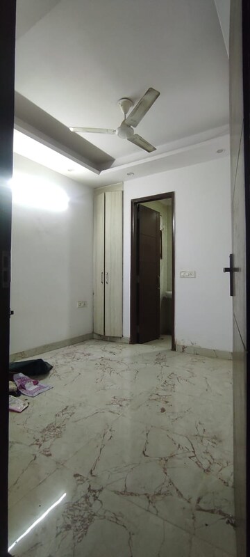 Room in 2 BHK Builder Floor at Saket – for Rent
