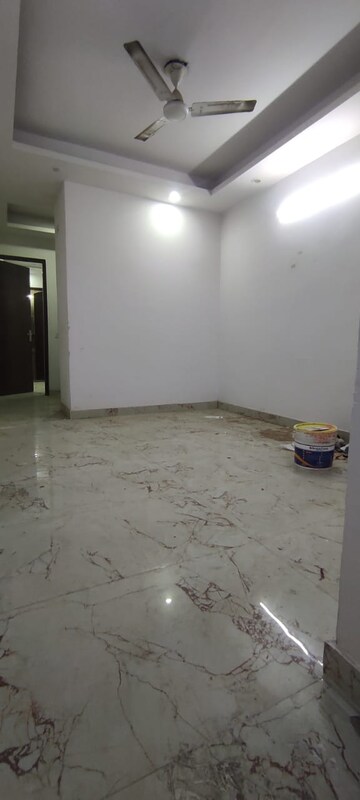 Room in 2 BHK Builder Floor at Saket – for Rent