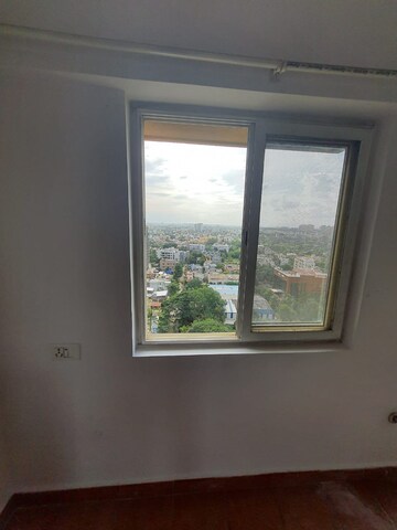 Room in 3 BHK Apartment at Salarpuria Gold Summit, Hennur – for Sale