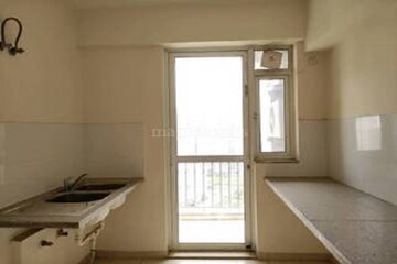 Room in 2.5 BHK Apartment at Vatika Lifestyle Homes, Sector 83 – for Sale