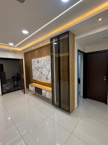 Room in 3 BHK Apartment at Ambience Courtyard, Manikonda – for Rent