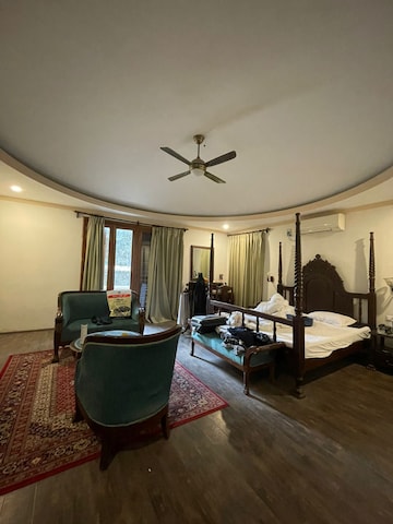 Gym in 6 BHK Independent House at Vasant Kunj – for Rent