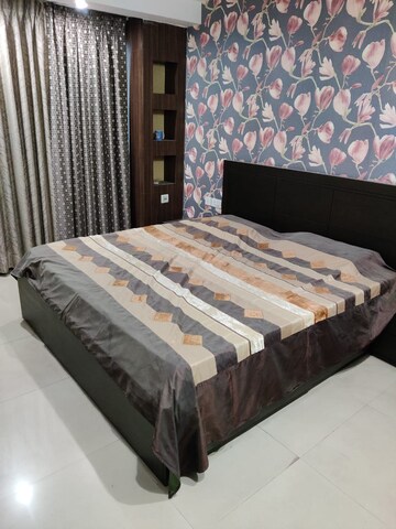 Bedroom in 4 BHK Apartment at Emerald Green, Sector 52 – for Rent