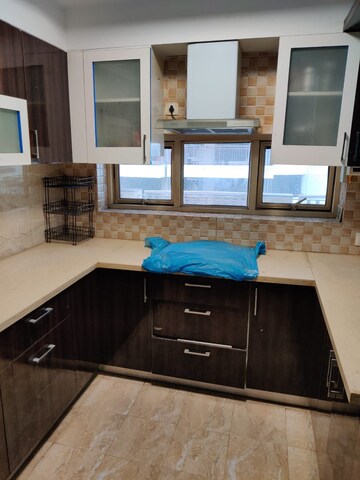 Kitchen in 4 BHK Apartment at Emerald Green, Sector 52 – for Rent