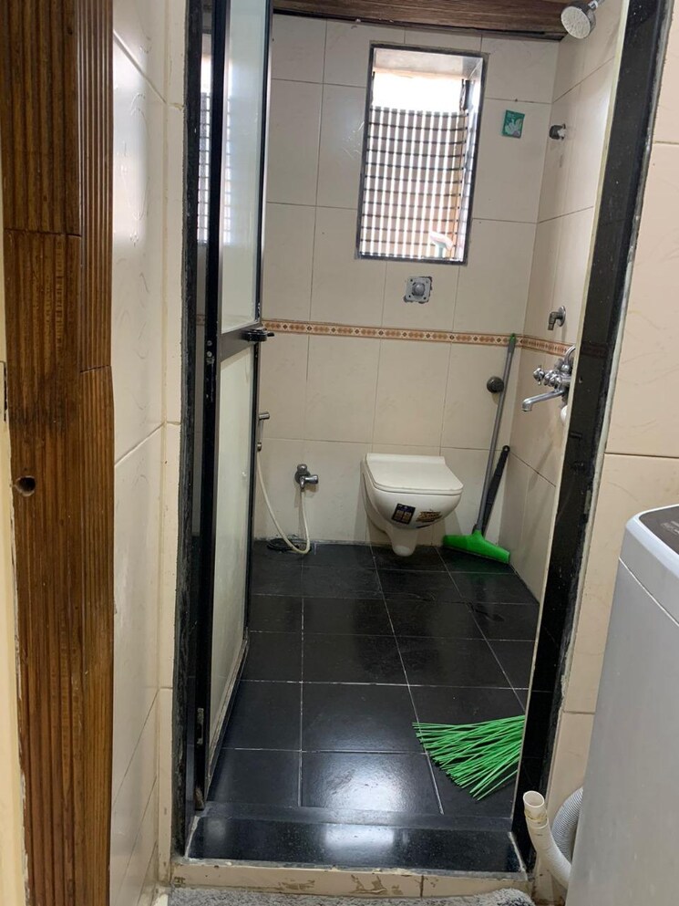 Bathroom, kurla west 2 Bedroom 840 Sq.Ft. Apartment In Kurla West Mumbai 8055268