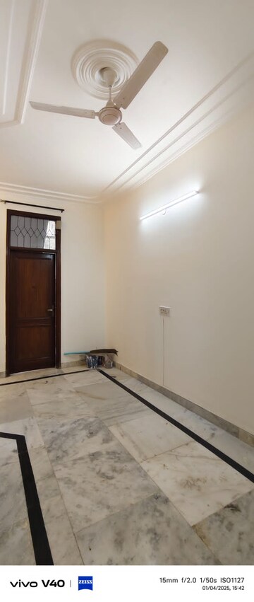 Room in 2 BHK Builder Floor at Defence Colony – for Rent