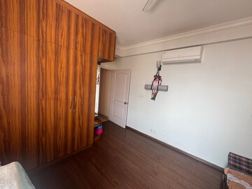 Room in 3 BHK Apartment at ILD Greens, Sector 37c – for Rent