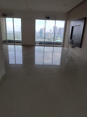 Room in 3 BHK Apartment at K Raheja Vivarea Mumbai, Mahalaxmi – for Rent