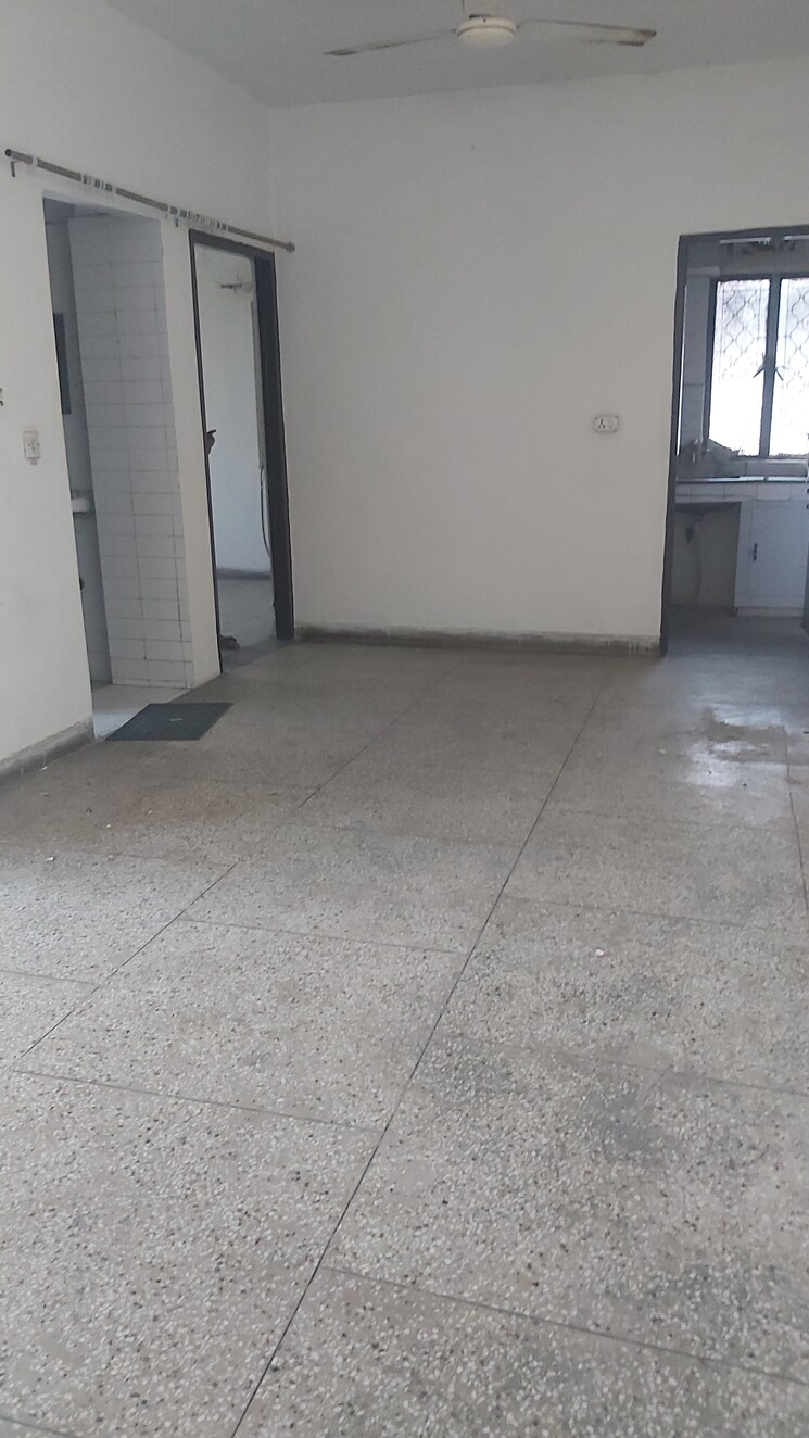 Balcony, mayur vihar phase 1 2.5 Bedroom 850 Sq.Ft. Apartment In Mayur Vihar Phase 1 Delhi 8055371